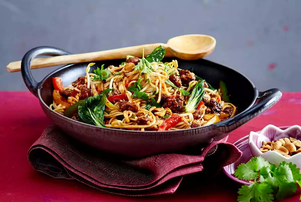 Asian Fried Noodles With Minced Meat Recipe
