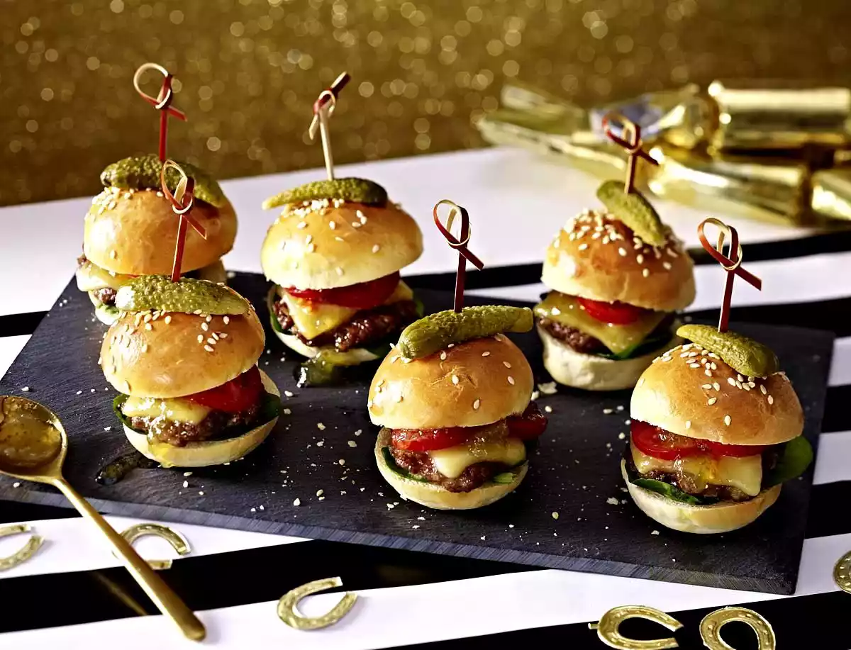 Cake-Pop-Burger on the spit