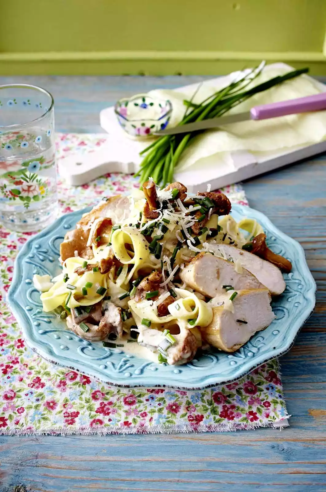 Chanterelle Pasta With Chicken Filet Recipe