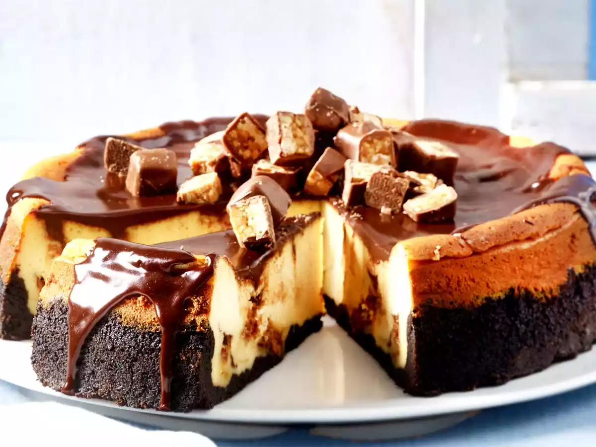 Cheesecake With Snickers Recipe