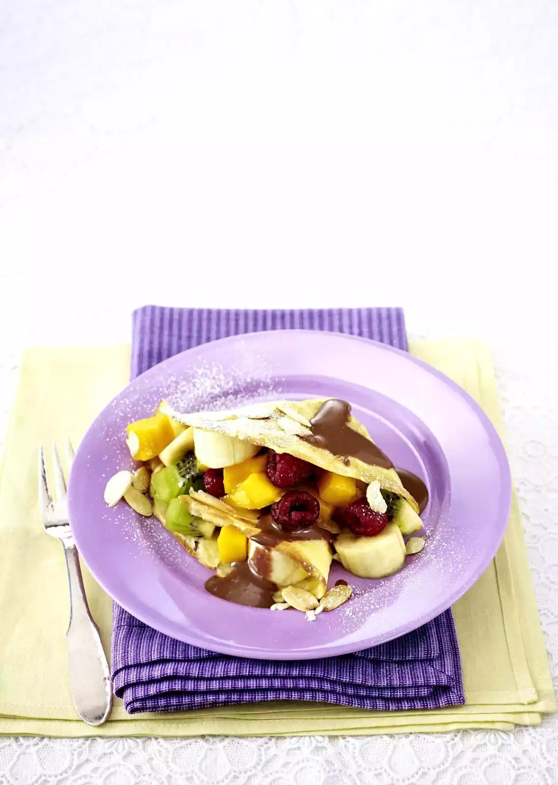 Crêpes with fruit salad and chocolate sauce