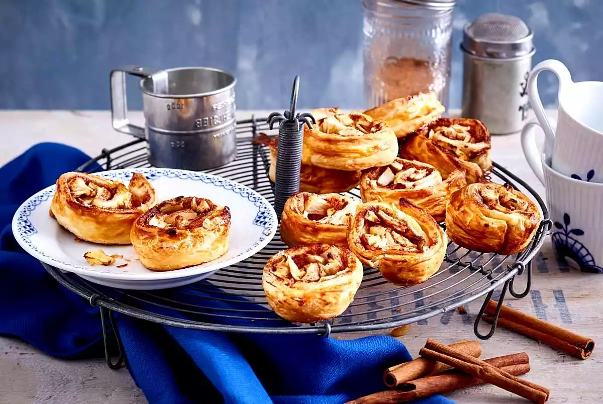 Fast Apple Cinnamon Snails Recipe