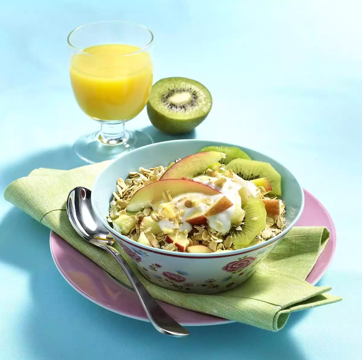 Fresh Grain Muesli With Oat Flakes, Apple, Kiwi, Walnuts And Soy Yoghurt Recipe