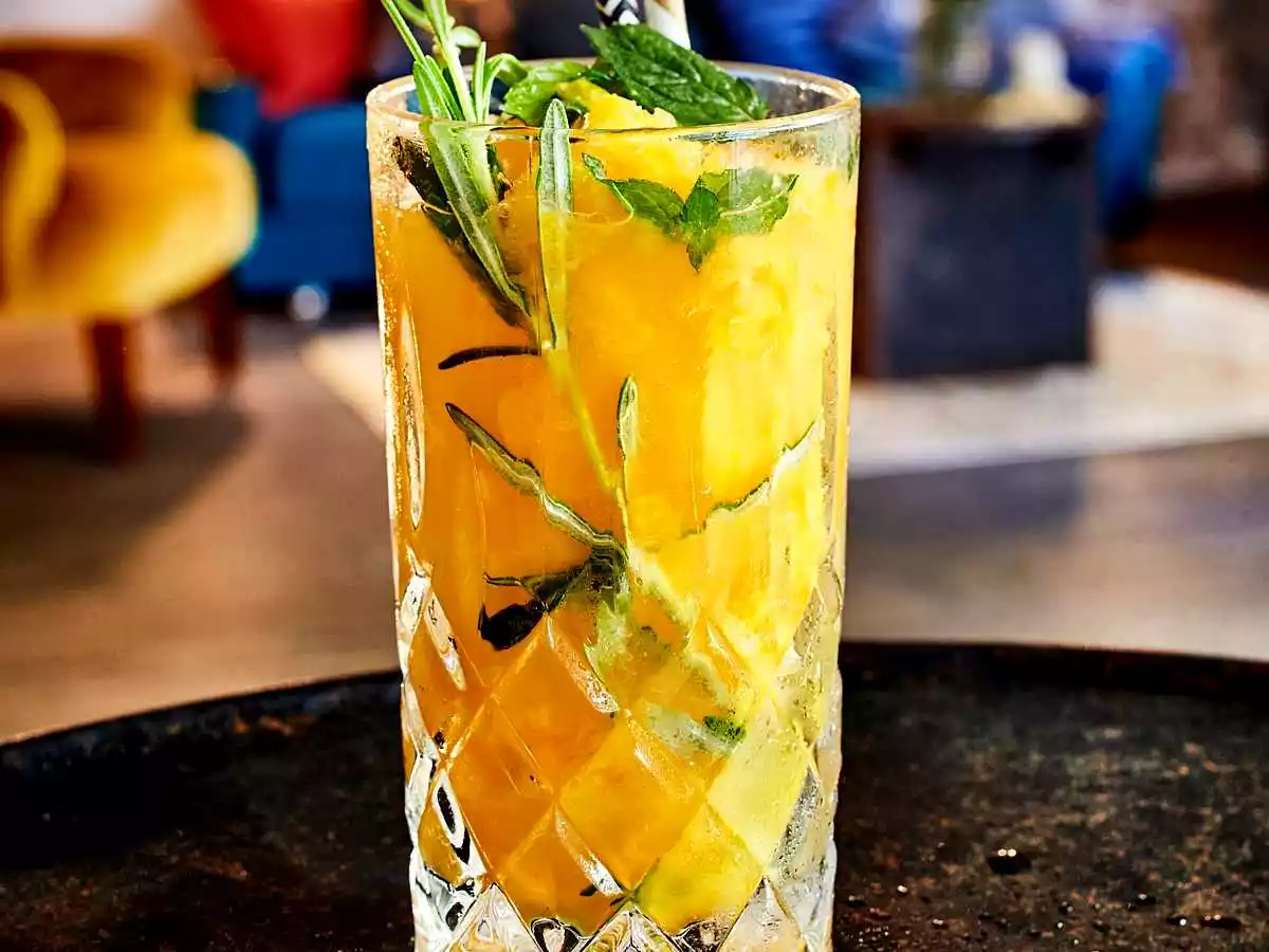 Iced Mango Gin With Ginger Beer Recipe
