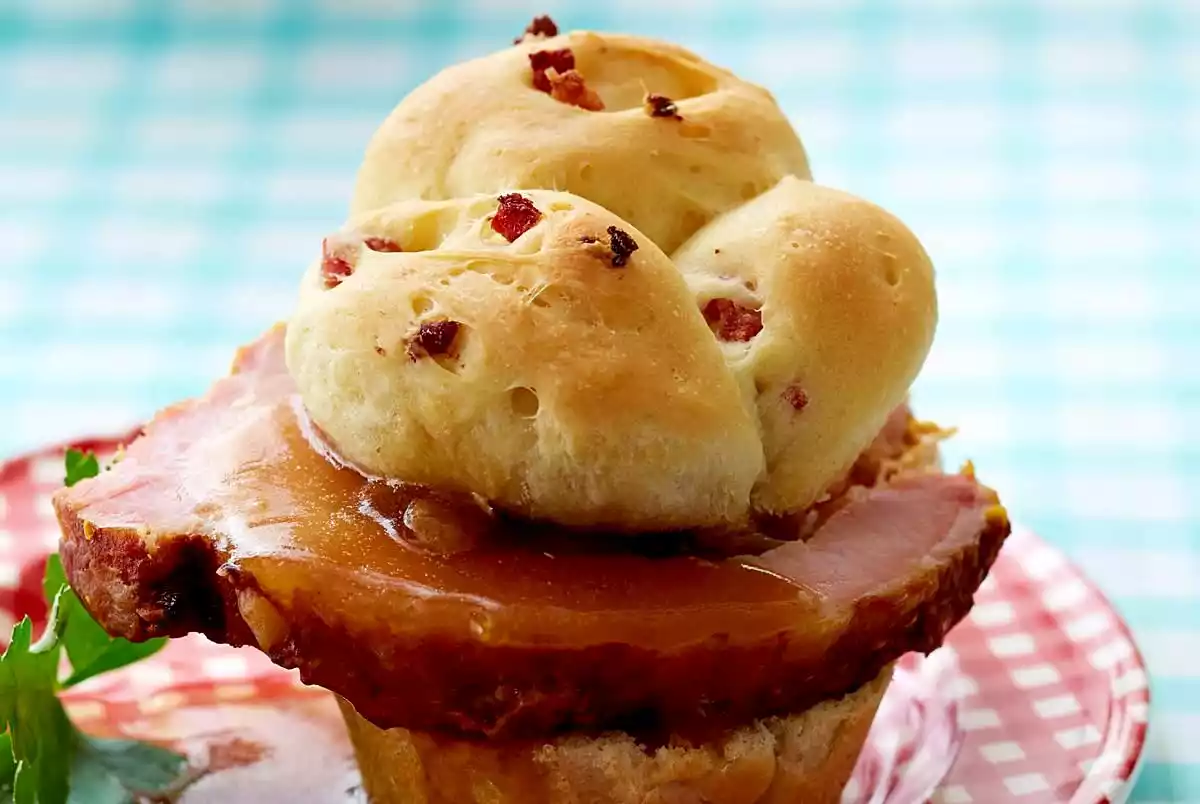 Knobbly Muffin-bacon Rolls Recipe
