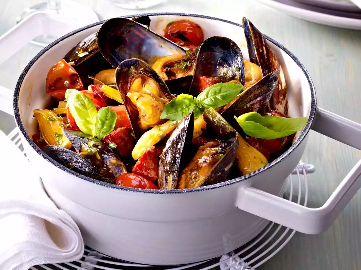 Mussel Pot With Chorizo Recipe