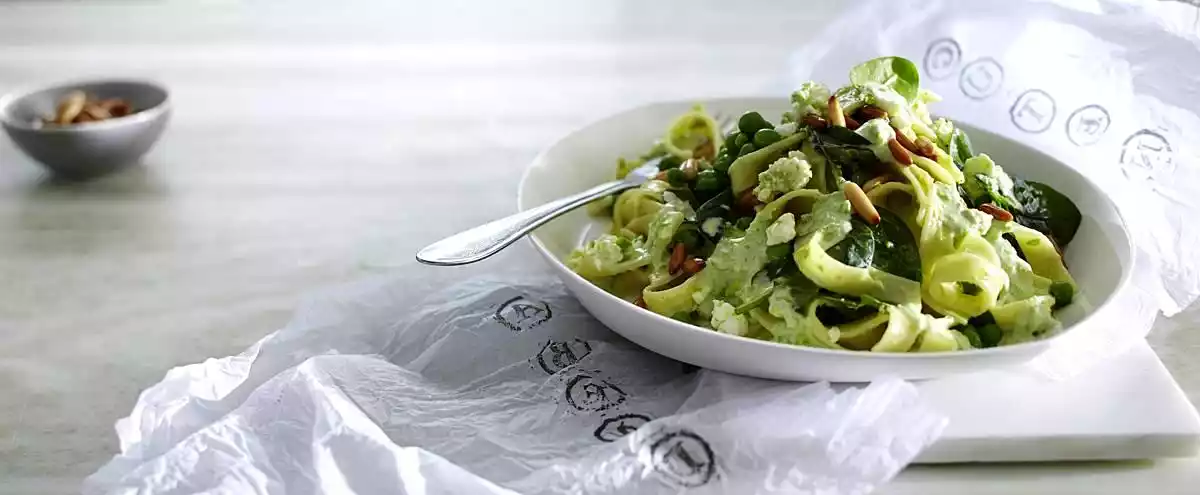 Noodles With Peas In Garlic-yoghurt Sauce Recipe