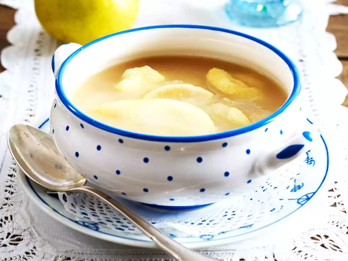 Pear soup with Klacker Klieben