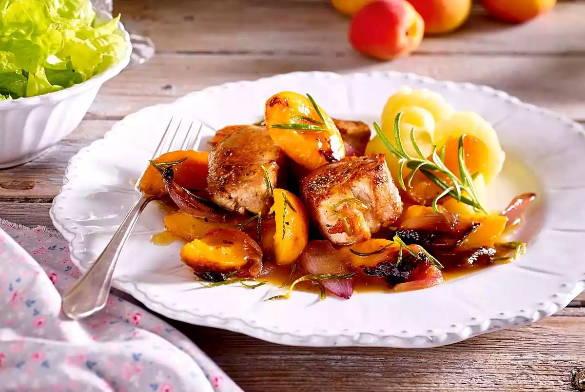Pork Medallions With Apricot Sauce Recipe