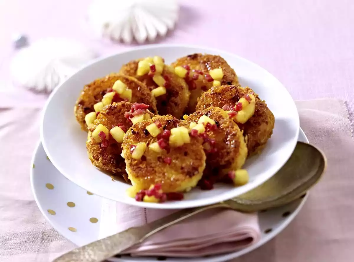 Potato pancakes with ham and apple