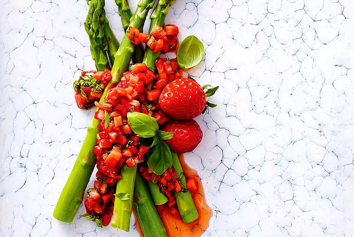Quick Asparagus Sauce: Balsamic Strawberries Recipe