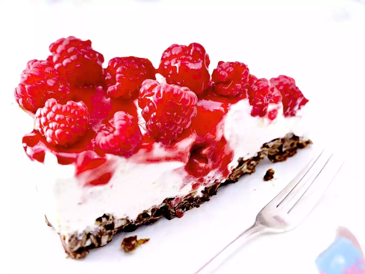 Raspberry Mascarpone Cake With Chocolate Crunchy Base Recipe