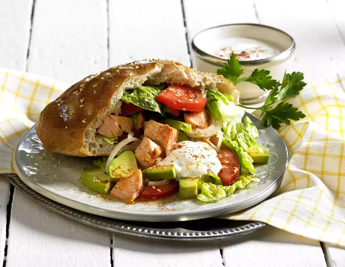 Salmon kebab with garlic sauce
