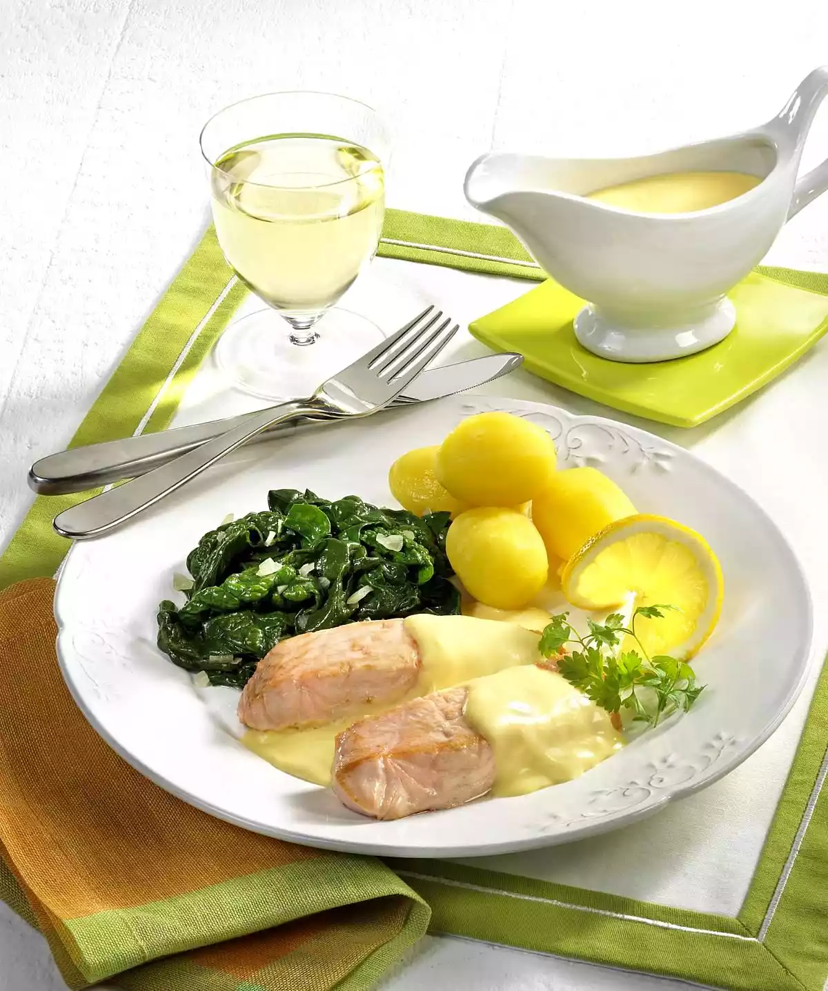 Salmon With Hollandaise Sauce Recipe