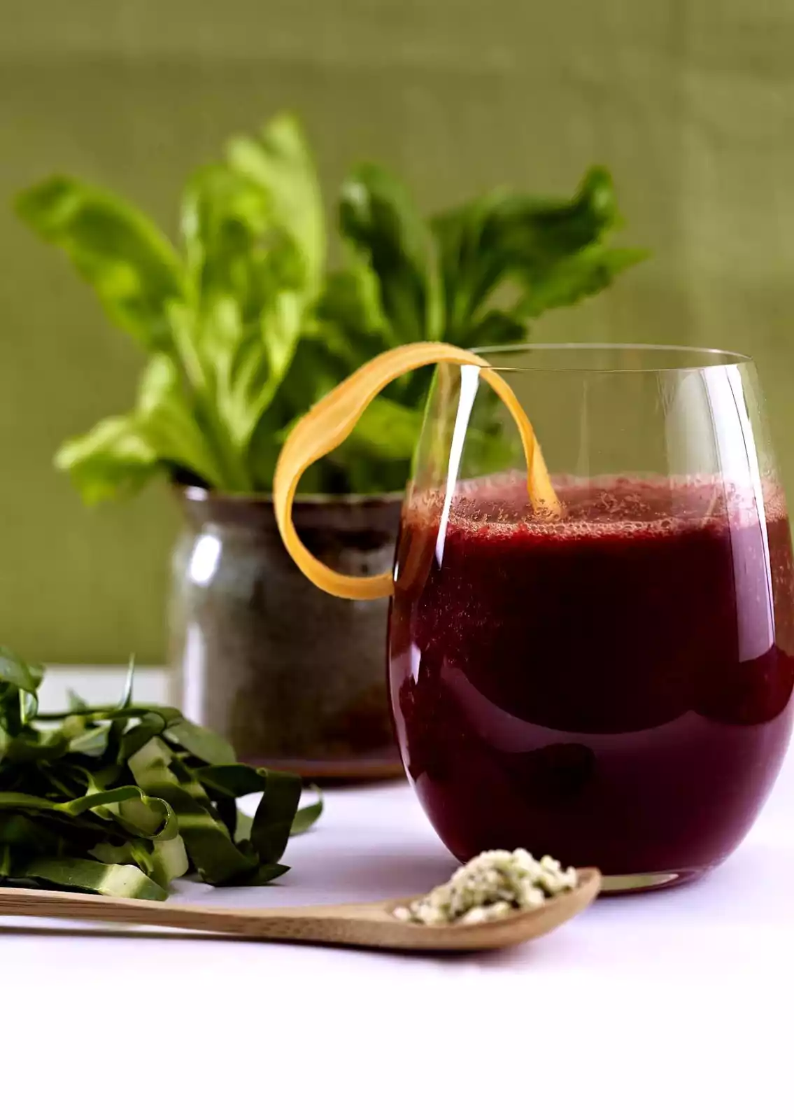 Smoothie Of Orange, Beetroot, Kale And Green Tea Recipe