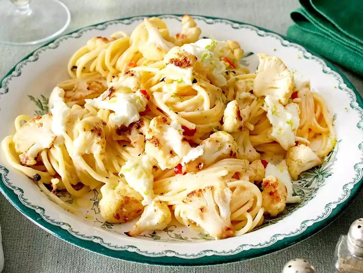 Spaghetti With Fried Cauliflower Florets And Buffalo Mozzarella Recipe