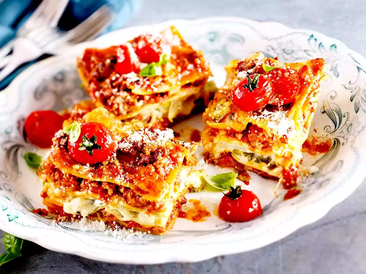 Triple cheese lasagne with pointed cabbage