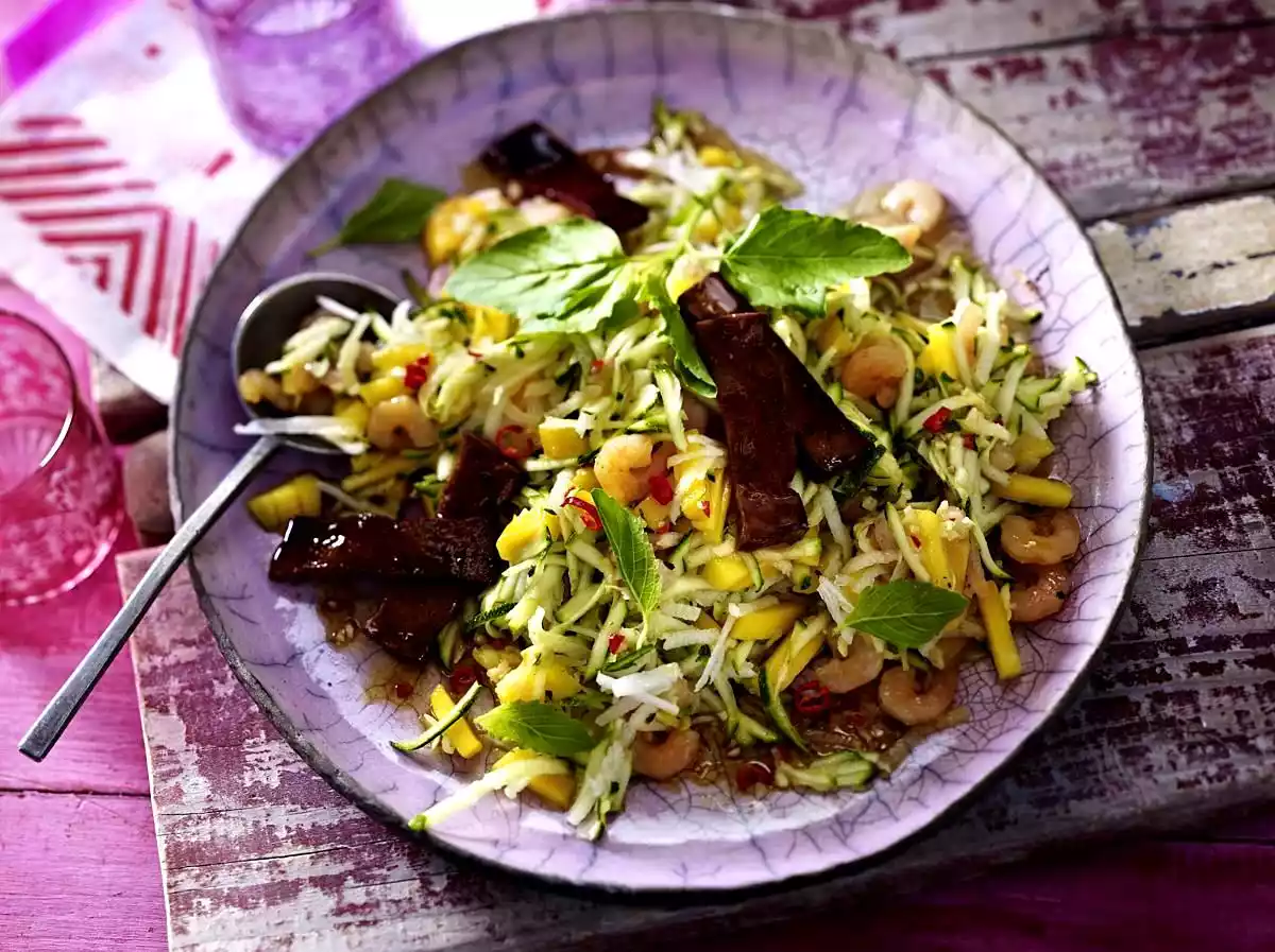Vegetable shrimp salad with caramelized tofu