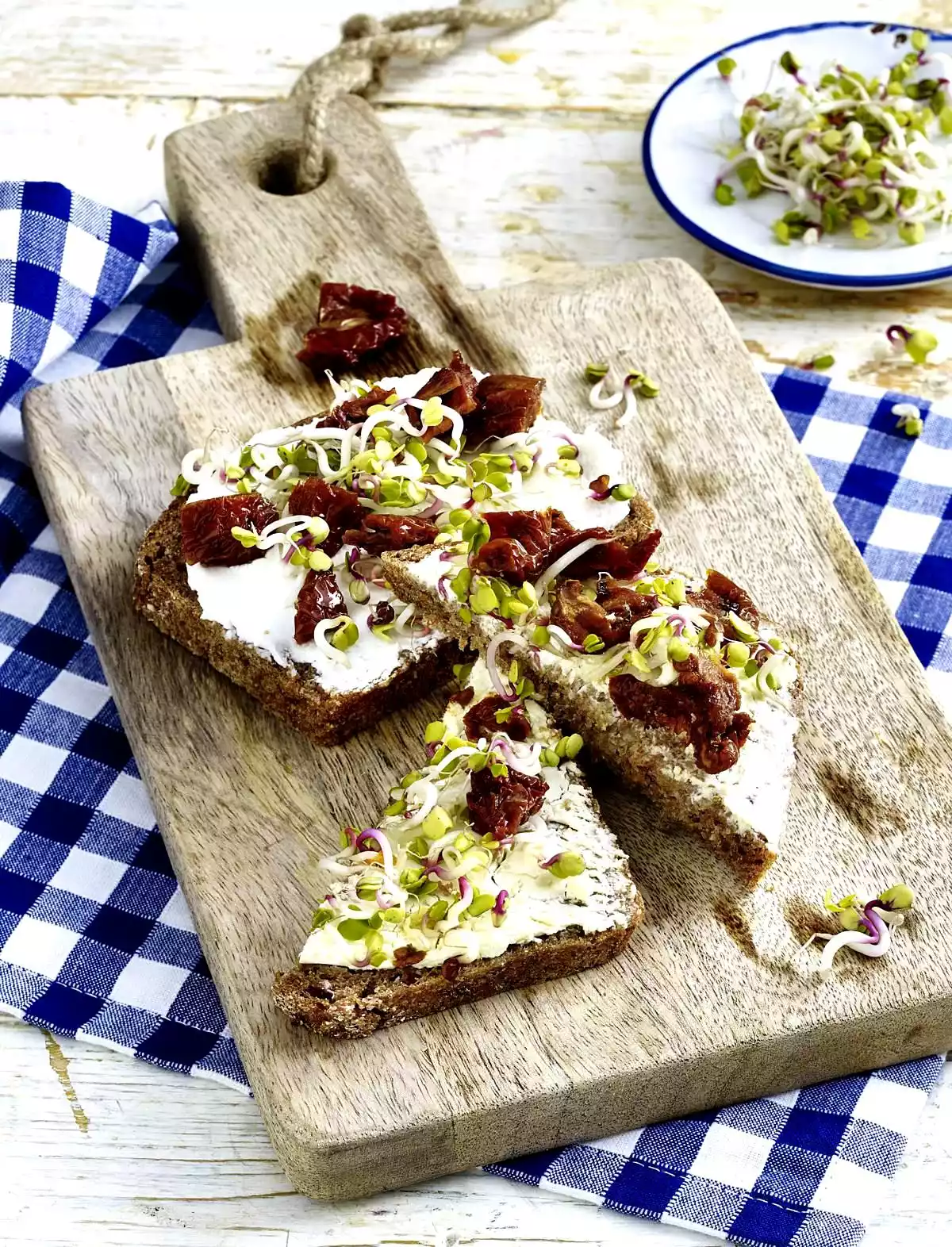 Wholemeal Bread With Cream Cheese, Sprouts And Dried Tomatoes Recipe