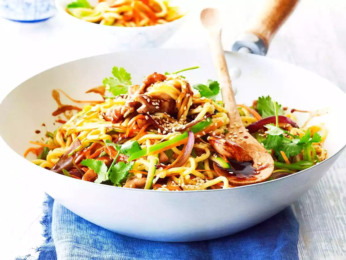 Wok noodles with neck steak
